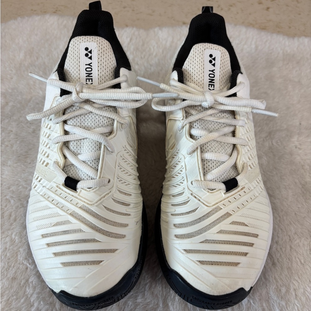 YONEX Power Cushion Sonicage 3  Men's Athletic Shoes - White and Black